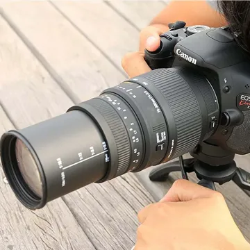 Sigma 70-300mm F4-5.6 DG Macro Lens with Built In Motor Drive